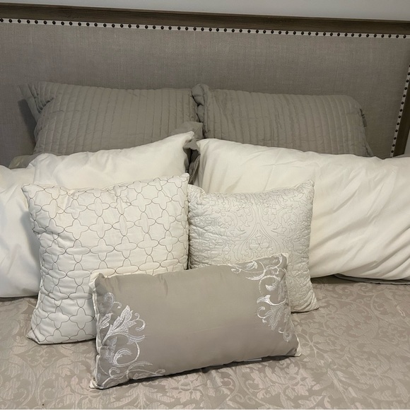 Luxury 8 piece comforter King bed set - Picture 2 of 4